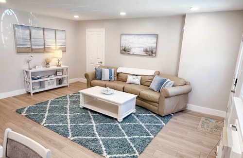 Anglesea Condominio | 2-bedroom condo in serene North Wildwood with WiFi, AC