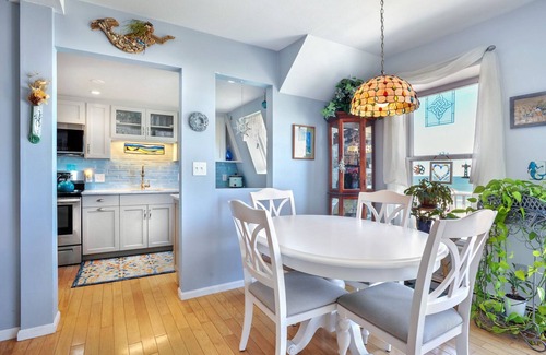 Waveland Condominio | 2 bedroom condo with direct beach access!