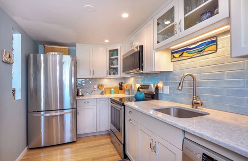 Waveland Condominio | 2 bedroom condo with direct beach access!
