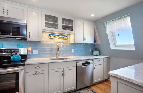 Waveland Condominio | 2 bedroom condo with direct beach access!