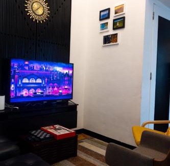 Malamig Apartamento | 2-Bedroom Condotel Stay with Netflix, Kitchen & Washer, Near MRT Boni
