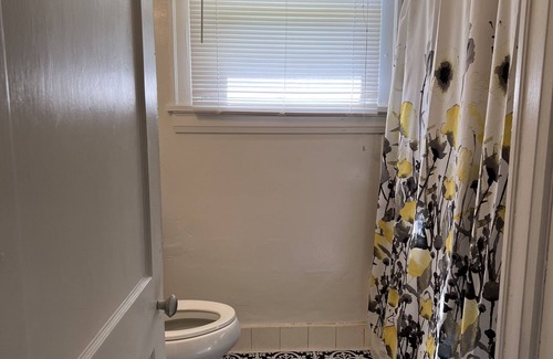 Riverfront Industrial Area Casa | 2 Bedroom Cottage-walking distance to downtown