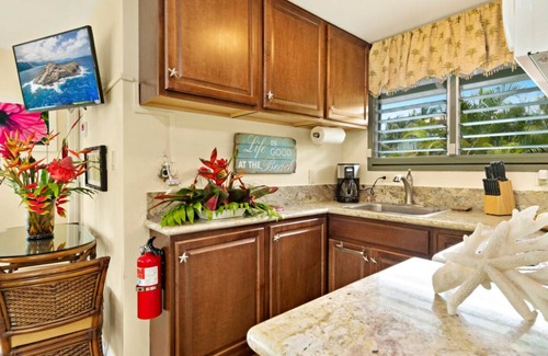 Waimanalo Cabaña | 2 Bedroom Cottage With Hot Tub