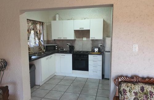 Greater Johannesburg Metropolitan Area Apartamento | 2 Bedroom Cottage