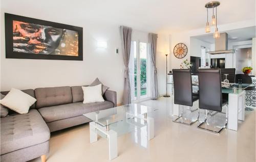 Cala Bona Apartamento | 2 Bedroom Cozy Apartment In Cala Bona