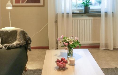 Kvillsfors Apartamento | 2 Bedroom Cozy Apartment In Kvillsfors