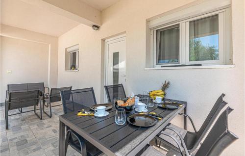 Oklaj Apartamento | 2 Bedroom Cozy Apartment In Zaboric