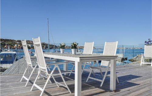 Roennaeng Apartamento | 2 Bedroom Cozy Apartment In Rönnäng