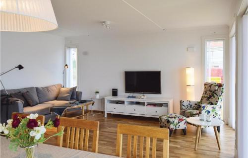 Roennaeng Apartamento | 2 Bedroom Cozy Apartment In Rönnäng