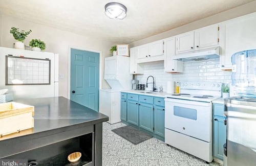 Valley Lee Cabaña | 2 Bedroom Cozy Beach Cottage with Water Access