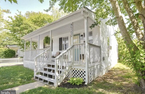 Valley Lee Cabaña | 2 Bedroom Cozy Beach Cottage with Water Access