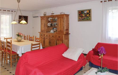 Saint-Trinit Casa | 2 Bedroom Cozy Home In Saint Trinit