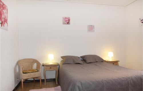 Saint-Trinit Casa | 2 Bedroom Cozy Home In Saint Trinit