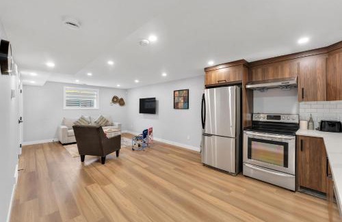 Haysboro Casa | 2 bedroom Cozy Secondary suite