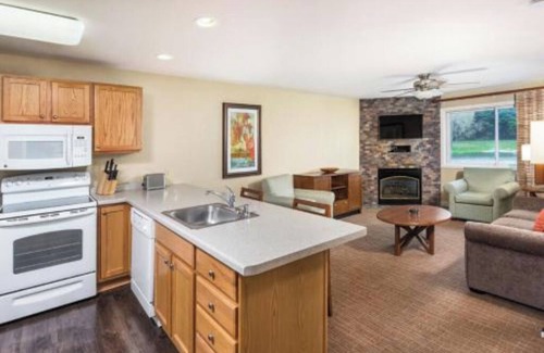 Lake Delton Condominio | 2 Bedroom Deluxe Condo, Kitchen, Sleeps 6, in Wisconsin Dells, Wyndham Tamarack!