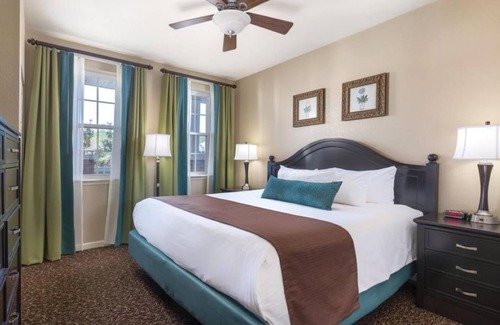 Williamsburg Hotel | 2 Bedroom Deluxe Lock-off, in Beautiful Williamsburg VA
