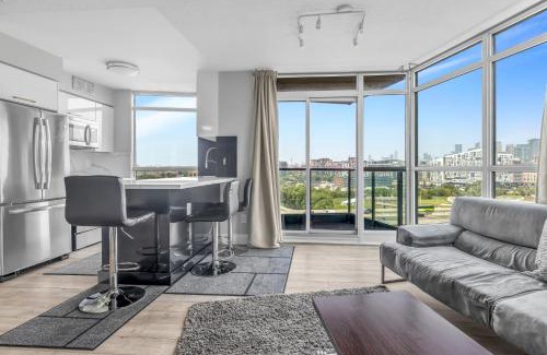 Fort York Apartamento | 2 Bedroom Downtown Toronto Stay with Stunning Views & Free Parking