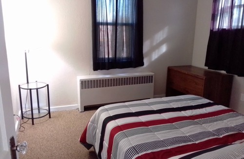 Devils Lake Apartamento | 2 Bedroom Downtown Apartment with off street parking.