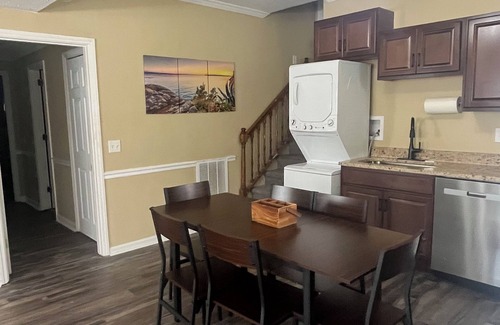 Dalton Apartamento | 2-bedroom Duplex with AC, WiFi in delightful Dalton