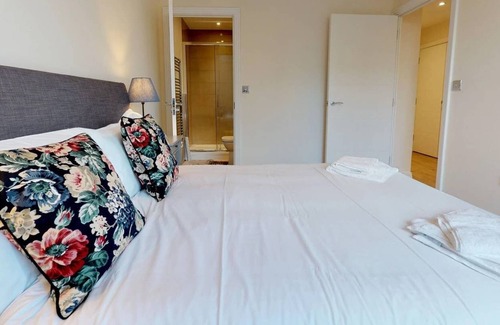 Welwyn Garden City Apartamento | Piso completo de 2 habitaciones y parking gratuito