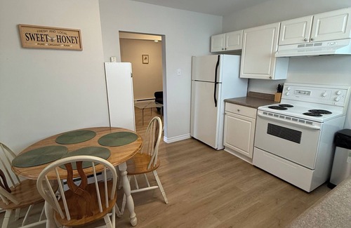 Terra Nova Apartamento | 2 Bedroom Executive Apartment near Airport - Airport Manor Unit #2