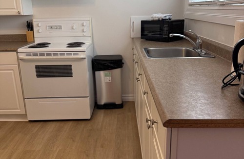 Terra Nova Apartamento | 2 Bedroom Executive Apartment near Airport - Airport Manor Unit #2