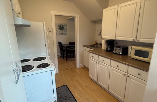 Terra Nova Apartamento | 2 Bedroom Executive Apartment near Airport - Airport Manor Unit #3