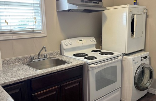 Terra Nova Apartamento | 2 Bedroom Executive Apartment near Airport - Airport Manor Unit #4