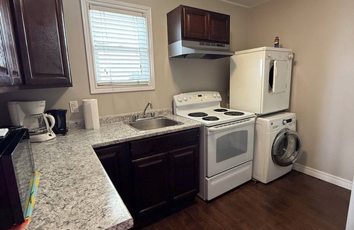 Terra Nova Apartamento | 2 Bedroom Executive Apartment near Airport - Airport Manor Unit #4