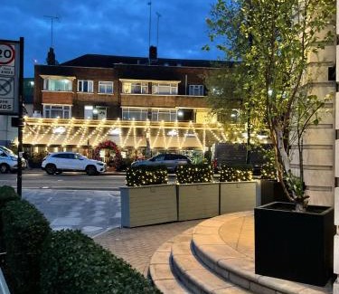 Maida Vale Apartamento | 2 Bedroom Flat with 24 7 security and concierge