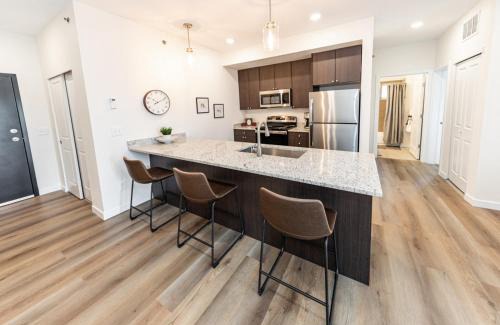 Mountain Shadows Apartamento | 2 Bedroom Fully Furnished Luxury Apartment 304