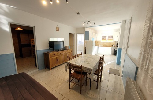 Sarlat-la-Caneda Cabaña | Casa de 2 dormitorios, de 5 a 7 personas. Piscina comunitaria. WIFI gratis.
