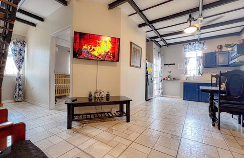 Arouca Apartamento | 2 Bedroom gated Annex -pool, king & queen beds, free parking and wifi
