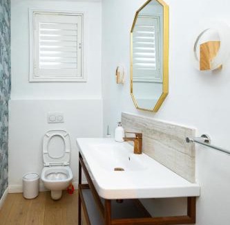 Bono East Region Apartamento | 2-Bedroom Getaway- Comfort and Style