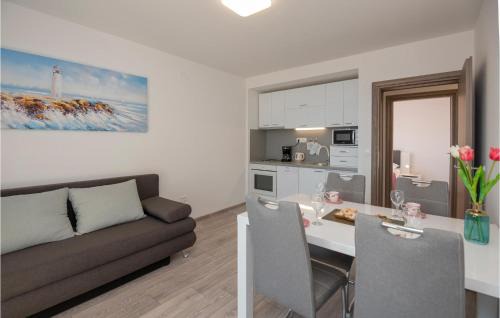 Podaca Apartamento | 2 Bedroom Gorgeous Apartment In Podaca
