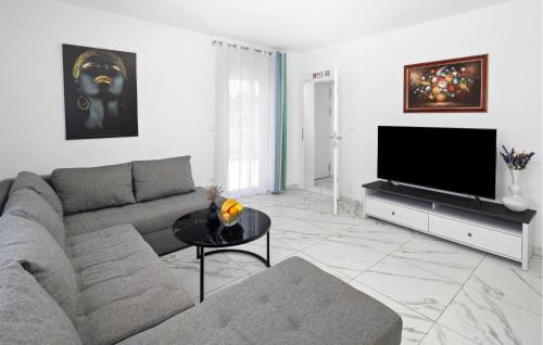 Murine Apartamento | 2 Bedroom Gorgeous Apartment In Umag