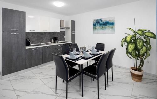 Murine Apartamento | 2 Bedroom Gorgeous Apartment In Umag