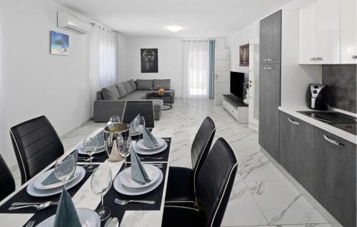 Murine Apartamento | 2 Bedroom Gorgeous Apartment In Umag