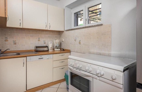 Veljun Primorski Apartamento | 2 Bedroom Gorgeous Apartment In Knezica