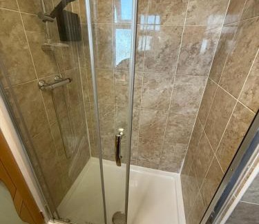 Llanelli Casa | 2 Bedroom Guest House Near Beach
