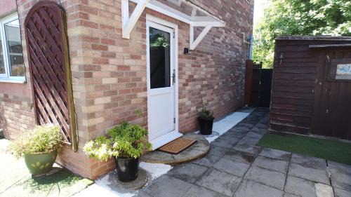 Llanelli Casa | 2 Bedroom Guest House Near Beach