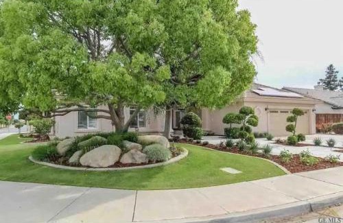 Greenacres Casa | 2 Bedroom guesthouse with private parking & private entrance