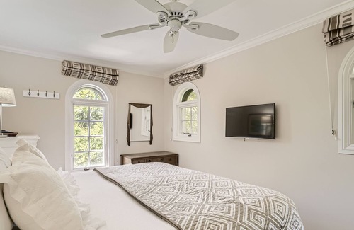Palm Beach Casa | 2 bedroom guesthouse with pool just off Worth Avenue