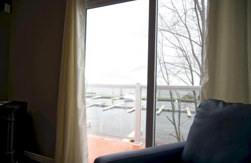 Roseneath Casa | 2 Bedroom Harbor Front Condo 10L