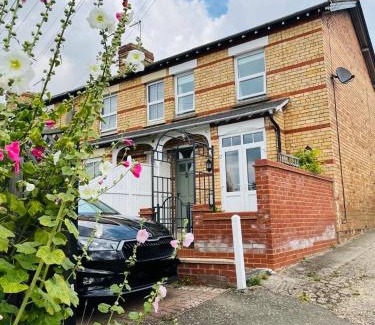 Stamford Apartamento | 2 bedroom Hidden Gem in Stamford with parking