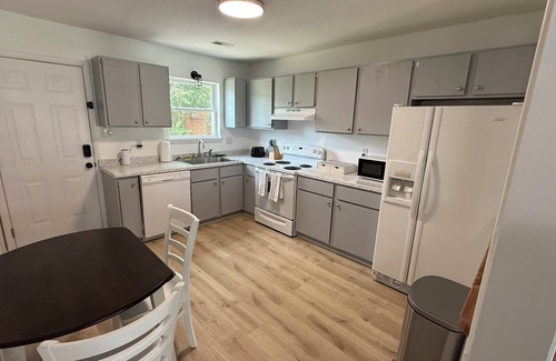 Piney Green Casa | 2 Bedroom Hideaway in Jacksonville