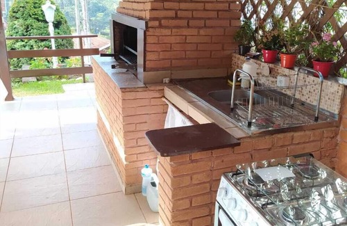 Jardim Andira Casa | Casa de 2 dormitorios y 1 suite en una zona tranquila con hermosas vistas a la montaña
