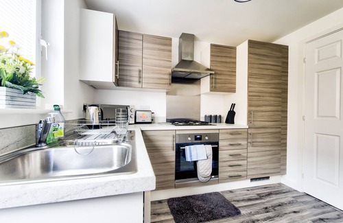Bonnybridge Casa | 2-Bedroom Holiday Home With Private Garden & Parking