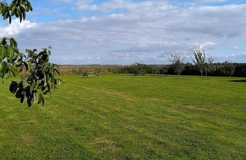 Tilney Fen End Casa | 2 bedroom Holiday home in Norfolk private field