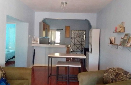 Spalding Casa | 2 bedroom home in Spalding Manchester w/queen bed, kitchen dining & living room